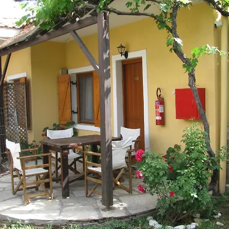 Lysistrata Aparthotel 2*