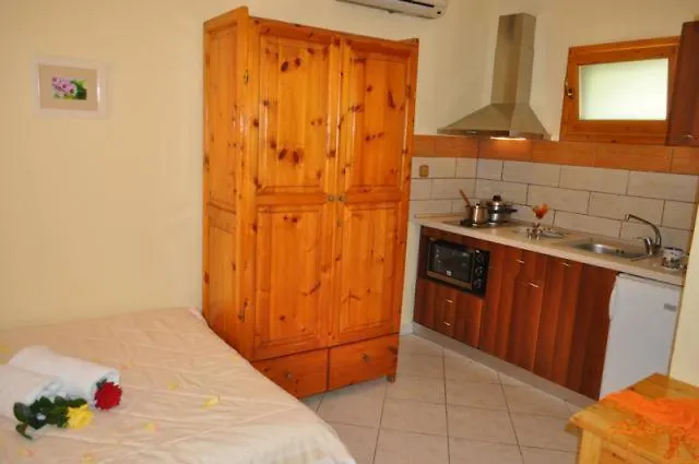 Lysistrata Aparthotel Potos
