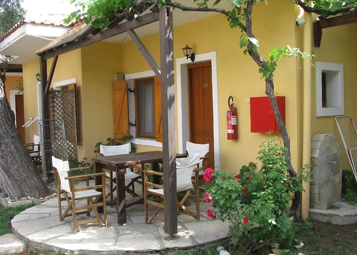 Lysistrata Aparthotel 2*