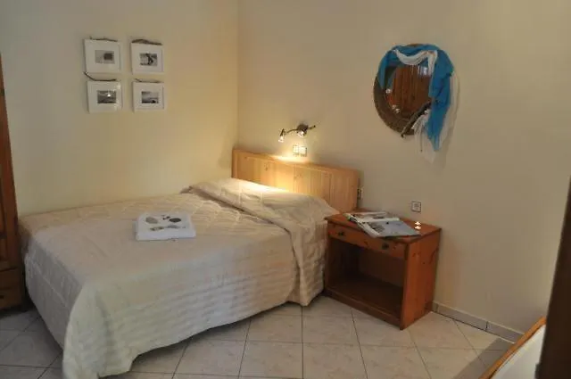 Lysistrata Apartahotel 2*